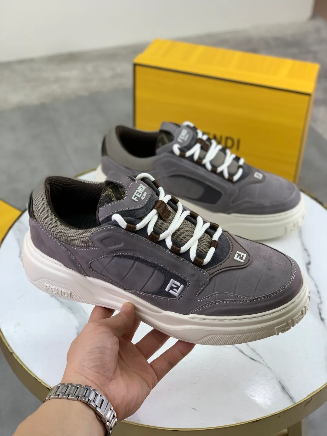 Men's Men's Shoes 💰P800 New Style 💰💎💎💎Summer Hot Style [FENDI Fendi] Top Version 🆕New slip-on sneakers, wavy soles engraved with original words. Embossed Fendi Flow lettering on the heel. The upper is made of high-end calfskin and breathable materials. Original lining with tone-on-tone details decorated with innovative handcrafting techniques. Ultra-light and wear-resistant TPU and IP foam soles, overall lightweight and comfortable. Size:39-44 (38 45 can be customized)